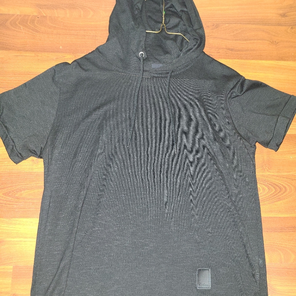 Short-sleeved hoodie